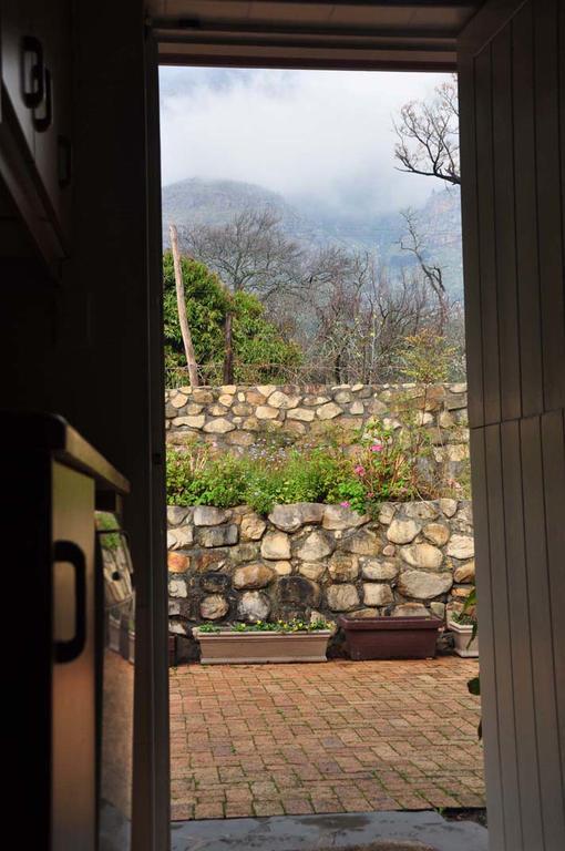 Вилла Kierie Kwaak Self Catering Стелленбос Экстерьер фото