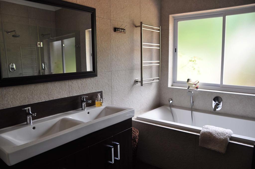 Вилла Kierie Kwaak Self Catering Стелленбос Экстерьер фото