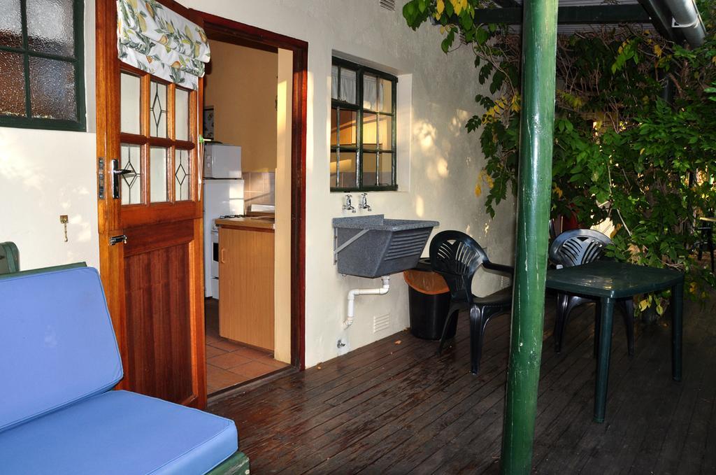 Вилла Kierie Kwaak Self Catering Стелленбос Экстерьер фото